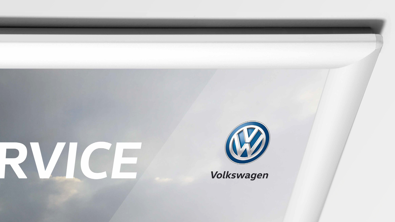 Volkswagen Schnellservice Poster Teilansicht mit VW Logo